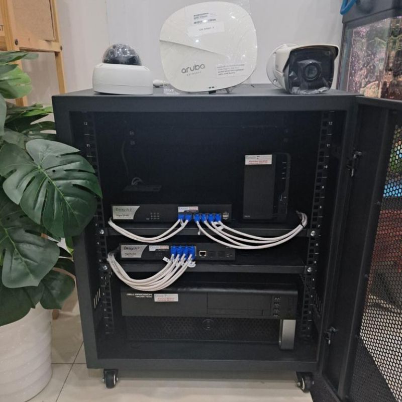 tủ rack 12u