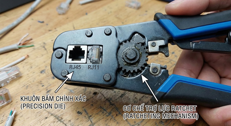 Cận cảnh các tiêu chí kỹ thuật quan trọng khi chọn kìm bấm mạng: khuôn bấm chính xác và cơ chế trợ lực