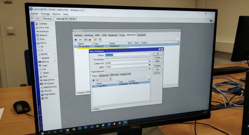 Giao dien cau hinh WireGuard tren Router MikroTik RouterOS v7 thuc te